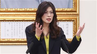 她轟鄭麗文：把黨徽十二芒星改成五星再講