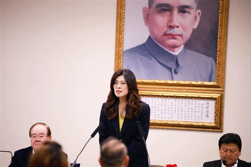 鄭麗文28日在國民黨中常會表示，大陸是我們的親人，我們絕對做不出骨肉相殘的事。（圖／翻攝自鄭麗文臉書）