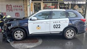 台北市北投分局長安派出所警車故障起火燃燒。（圖／翻攝畫面）