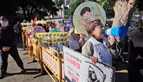 台北地院,剴剴案,兒福聯盟,社工,陳尚潔,抗議,惡保母。（圖／翻攝畫面）