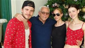 布魯克林（左起）日前和老婆、岳父、岳母合照。(圖／翻攝自IG）