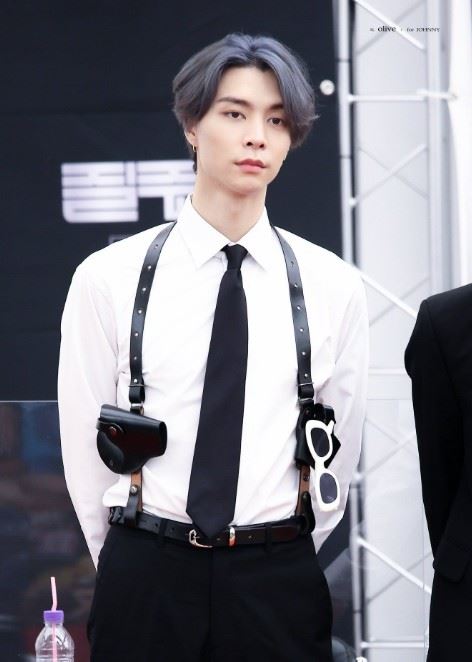 價格不僅高於不少本土藝人，甚至被網友拿來對比韓國男團NCT成員徐煐淏的粉絲見面會，後者票價約1700元，落差明顯。（圖／翻攝自Threads）