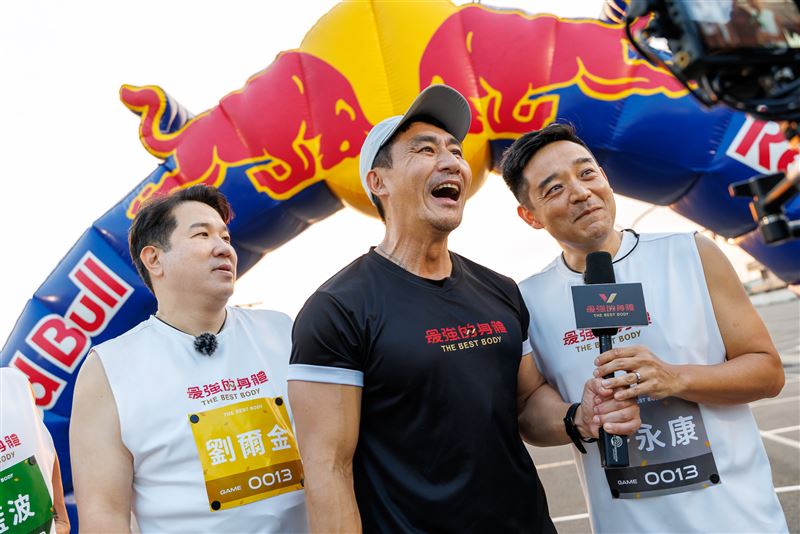 55歲的劉爾金(左)感嘆年過半百後肌肉流失明顯,開始重訓。(圖/好看娛樂提供)