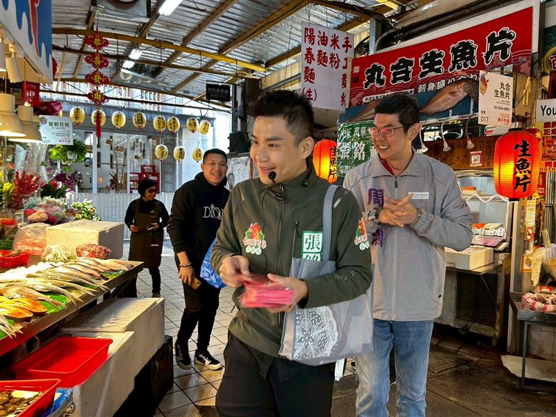 台派戰鬥雞張銘祐怒批在野亂國會　攜手周永鴻高喊捍衛民主