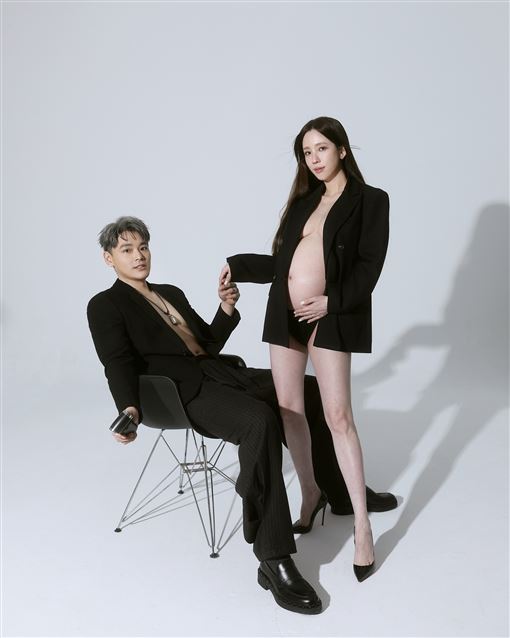 懷孕遭咒一屍兩命　愛雅挺超大孕肚現身