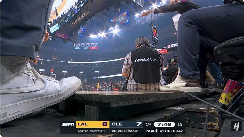 騎士主場地板有高低落差。（圖／翻攝自House of Highlights YouTube頻道）