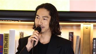 志玲姊姊快看！AKIRA鹽水洗頭疲態樣曝光