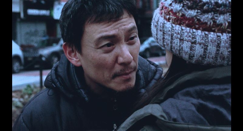 張震在片中焦急找回走失女兒後，導演提醒他「不要用責罵去表現愛」。（圖／甲上娛樂提供）