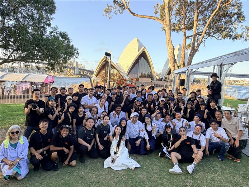 《請世界吃桌》為台灣首檔跨國「辦桌」實境節目。（圖／三立提供）