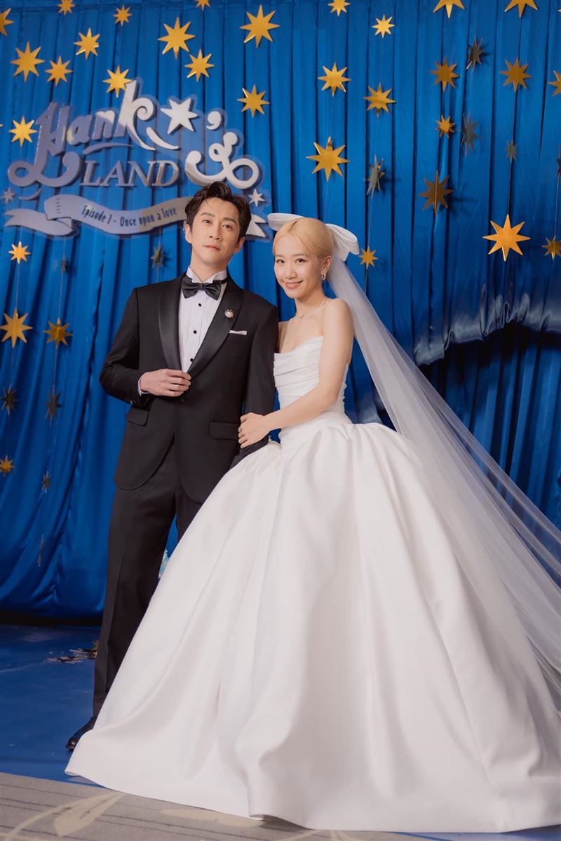 陳漢典與Lulu在台北文華東方酒店盛大完婚。(圖/翻攝自臉書)