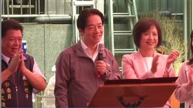 賴清德赴台中松竹寺參香祈福，發現有民眾打扮成美國總統川普的模樣（圖／翻攝畫面）