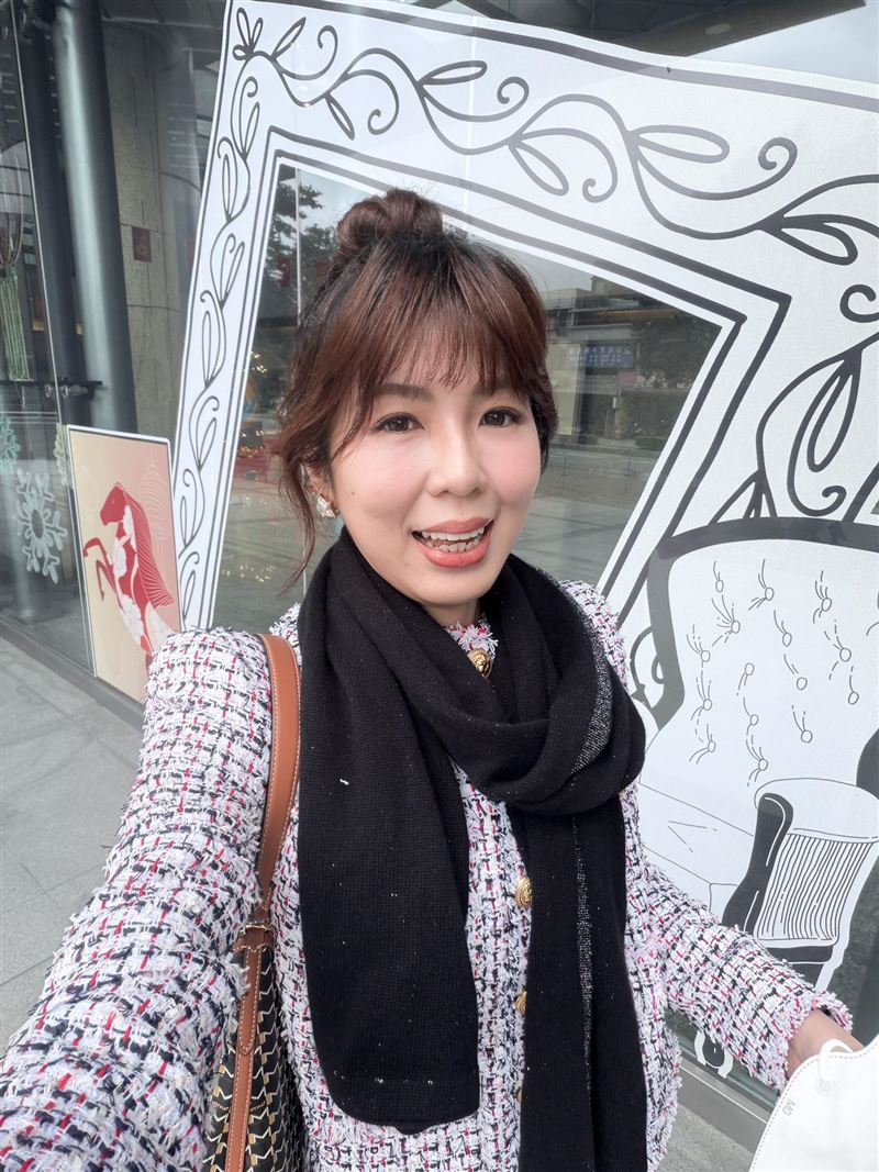 執業律師李怡貞直呼，看到這個新聞完全傻眼，她也說，到底是哪部片這麼好看？（圖／翻攝自李怡貞臉書）