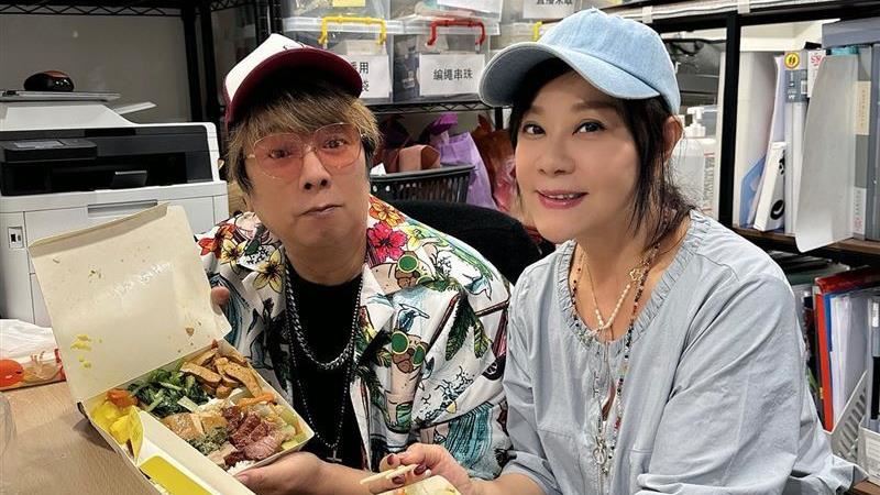 龍千玉泣送曹西平　感嘆生命太短暫