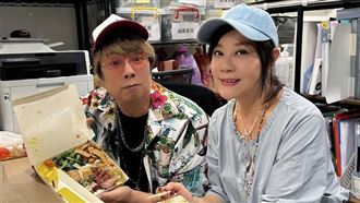 龍千玉泣送曹西平　感嘆生命太短暫