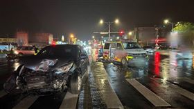 宜蘭,救護車,車禍,路口,鳴警,聖母醫院。（圖／翻攝畫面）