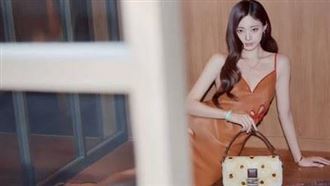 周子瑜不當忙內！性感曲線全解封