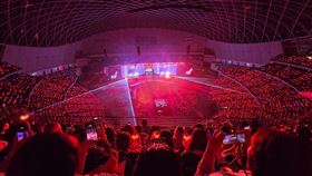 遠傳、愛立信與OPPO攜手完成2025年底在台北大巨蛋的5G SA應用案例驗證，首創手機AI即時偵測並提升網路體驗。（圖／遠傳電信提供） 