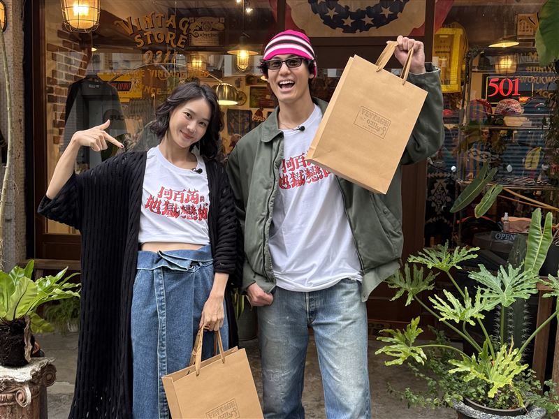 鍾瑶(左)登上風田(右) YT 頻道特別企劃一起宣傳《何百芮的地獄戀曲》。(圖/彼此影業 提供)