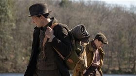 《有聲之年》由保羅麥斯卡、喬許歐康納聯合主演。（圖／UIP提供） 