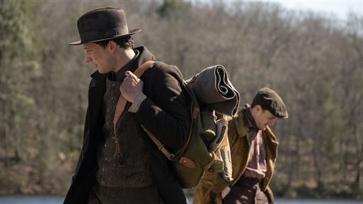 兩大男神演員相戀　留聲機揭跨越百年情感