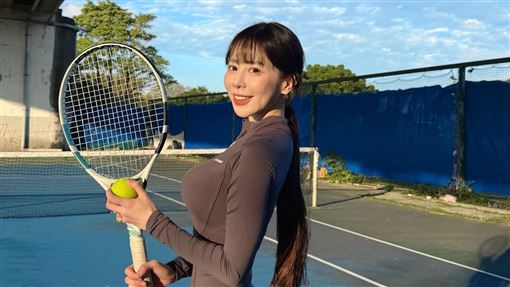 啦啦隊女神球場曬巨乳　魔鬼翹臀身材曝光