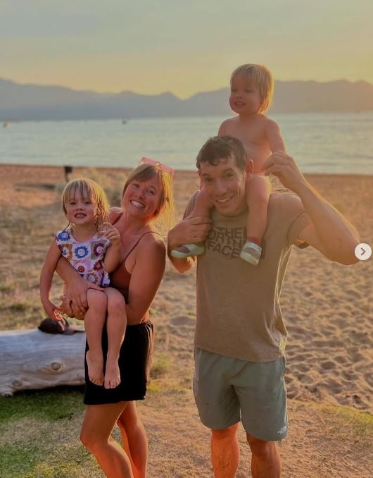 霍諾德妻子桑妮全程恐慌症發作！霍諾德登頂台北101後第一時間與妻子深吻擁抱，讓全世界人感動淚崩。（圖／翻攝自IG @Alexhonnold）