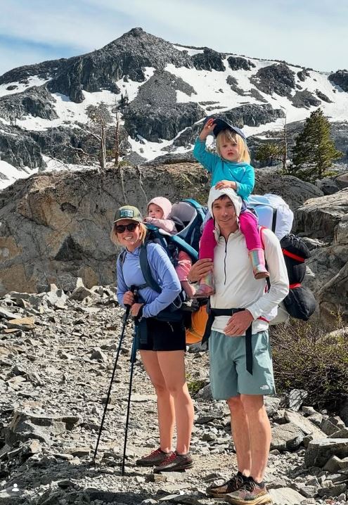 霍諾德妻子桑妮全程恐慌症發作！霍諾德登頂台北101後第一時間與妻子深吻擁抱，讓全世界人感動淚崩。（圖／翻攝自IG @Alexhonnold）