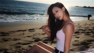 小S大女兒背心透出粉色bra　超兇身材辣翻