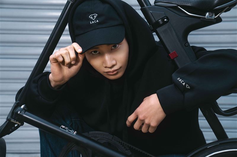 迎接馬年到來，SACA推出系列新春限定禮遇：服飾全系列享有88折優惠。（圖／品牌業者提供）