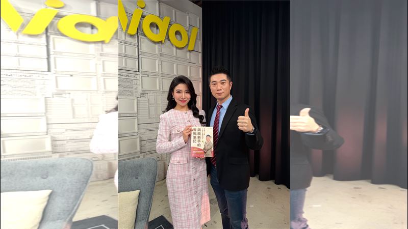 三立財經節目《小資巴菲特》主持人李昕芸（左）與資深分析師陳威良（右）於節目中聊台股，陳威良分享台積電評價公式與大盤衝關關鍵，引發市場高度關注。（圖／三立iNEWS）