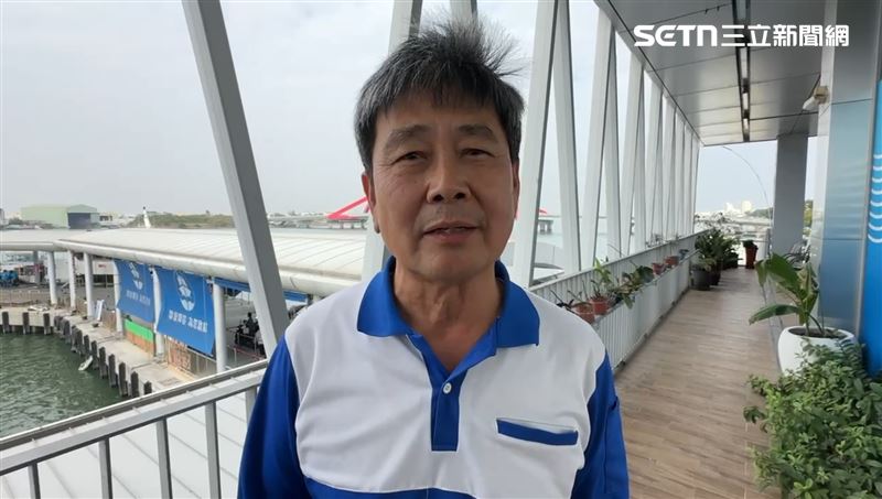 藍白航運經理周台誠表示，疑似是機械問題，詳細原因仍待釐清。（圖／記者朱俊傑攝影）