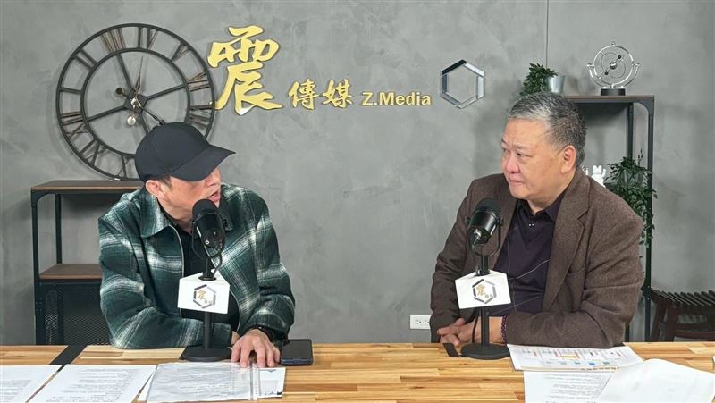 吳崑玉（右）說，國民黨高層「腦袋一點都不清楚」。（圖／震傳媒提供）