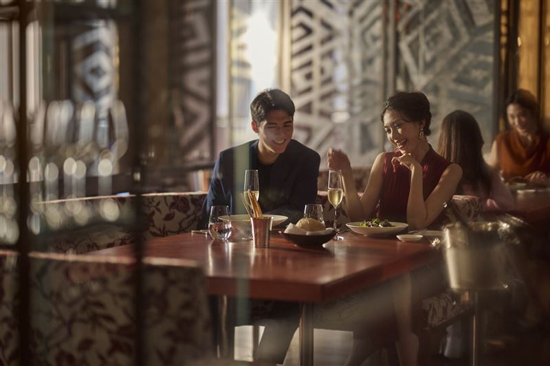 搶攻情人節的浪漫過節商機，台北文華東方酒店擁有絕美約會氛圍的「Bencotto」義大利餐廳推出情人節限定套餐，邀愛侶恣賞義式濃情味蕾。（圖／飯店旅宿業者提供）