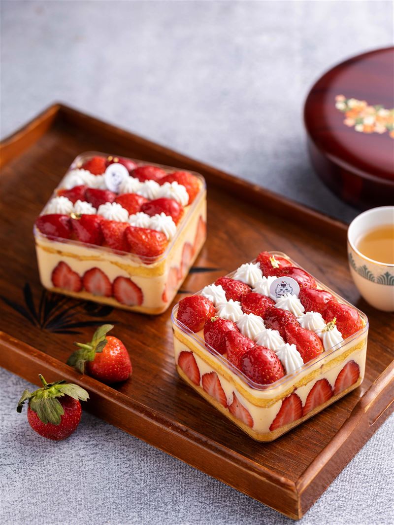 草莓寶盒 －海綿蛋糕刷上莓果酒糖液、果醬，層疊台灣草莓和瑪滋斯卡邦慕斯等，足足12顆草莓，讓你一次草莓大滿足。（圖／品牌業者提供）