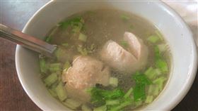 中國浙江一名男子，連續一週飲用貢丸湯感到膝蓋劇烈疼痛，就醫後確診為尿毒症晚期。（翻攝自photo-ac）