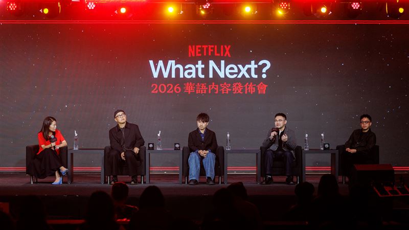 Netflix舉辦2026華語內容發布會，五大類型影集一次亮相，展現對華語市場的長線投資決心。Netflix華語內容總監黃怡玫Maya也與《乩身》導演管偉傑、《急診室的奇蹟》編導黃靖祖、《百萬人推理》監製吳孟謙以及《黑白清道夫》監製林秉聿對談：「從在地敘事到全球共鳴：台灣影集的創作進化與產業想像」（圖／Netfilx提供）