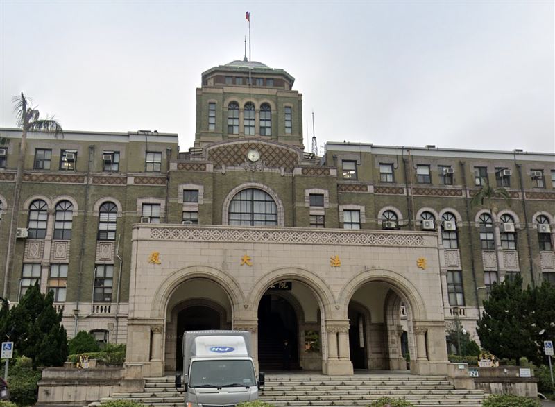 桃園市消防局秘書室前助理員楊仁碩偷拍女子，懲戒法院判決免除職務。（圖／翻攝google map）