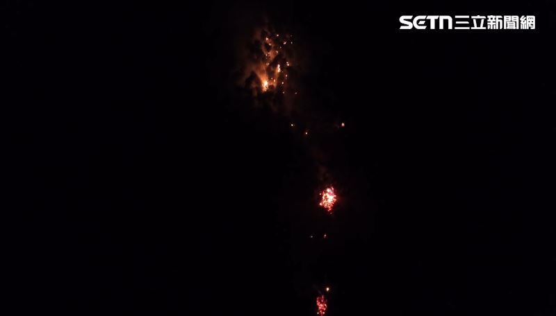 九芎神木後「火線長達400米」空拍畫面曝光。（圖／翻攝畫面）