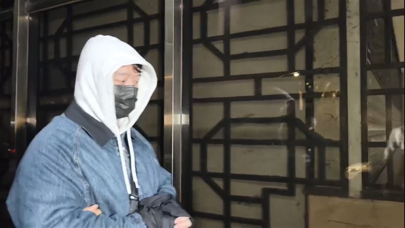 邱志豪的秘書邱朝露遭聲押。（圖／翻攝畫面）