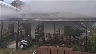 台東民宅發生火警！濃煙狂竄現場畫面曝光