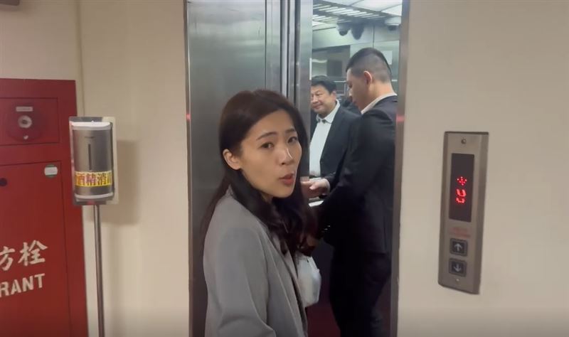 海鯤號浮起來了首度潛航成功 徐巧芯發聲