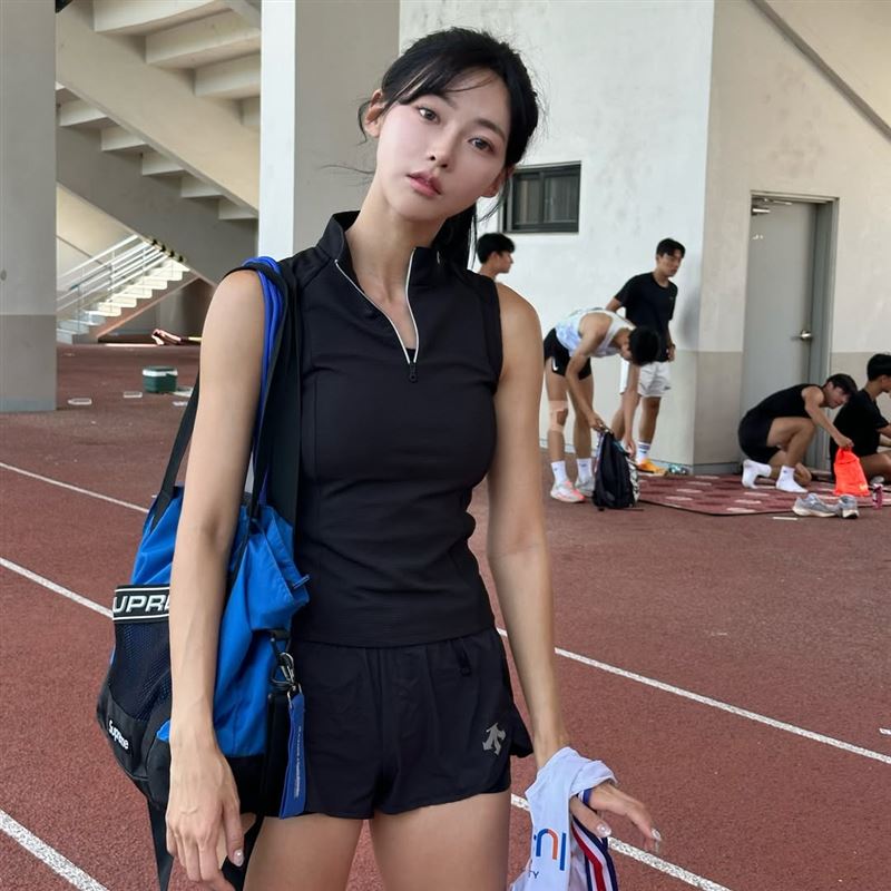 《單身即地獄5》的女嘉賓金珉志不做作、不討好的個性獲得大批粉絲喜愛。（圖／翻攝自IG @arb0r_day）