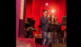 林心如迎來50歲生日，以復古派對為名，和老公霍建華驚喜合體嗨唱，不只掀起全場高潮，也讓外界看見她在人生下半場最自在、最篤定的模樣。（圖／翻攝自林心如FB）