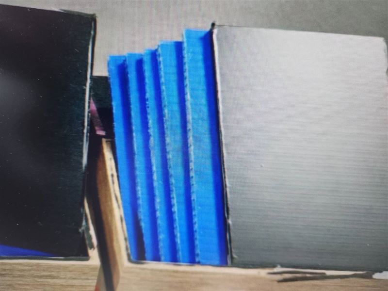 18包搖頭丸被分裝偽裝成書頁，掩人耳目。(圖／翻攝畫面)