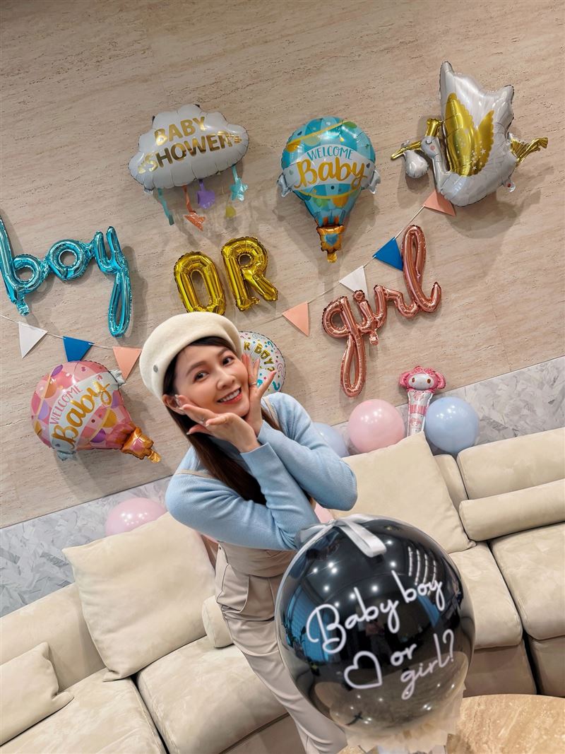 夫妻倆於去年12月透過社群平台宣布懷上雙胞胎，消息曝光後，湧入大量祝福聲浪。（圖／翻攝自謝京穎IG）