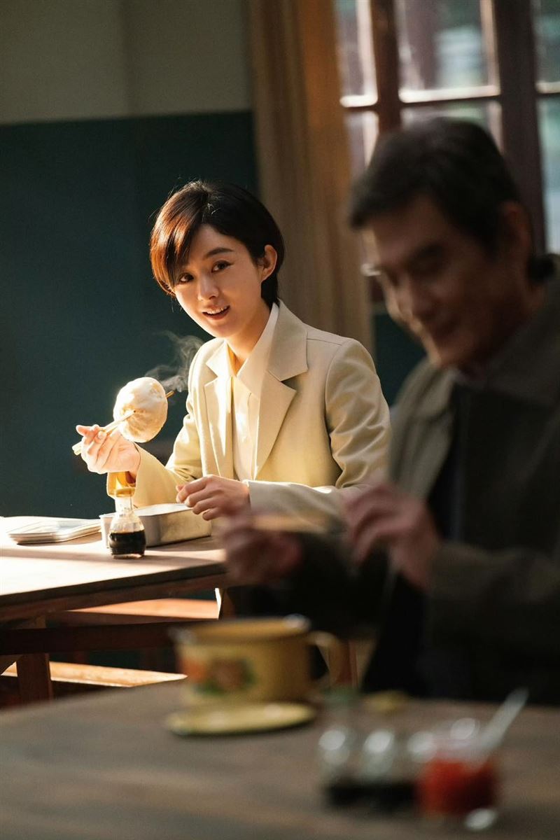 近期,她與黃曉明主演的《小城大事》熱播,黃曉明透露母親是趙麗穎的「鐵桿劇迷」,稱讚她戲裡演得好、戲外性格踏實,這段互動迅速引爆熱搜,閱讀量破4.2億。(圖/翻攝自趙麗穎台灣粉絲會FB)