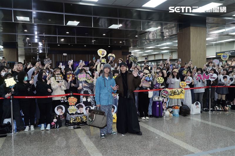 雖然有破百名粉絲到現場,不過大家都相當守秩序。(圖/記者趙于瑩攝影)