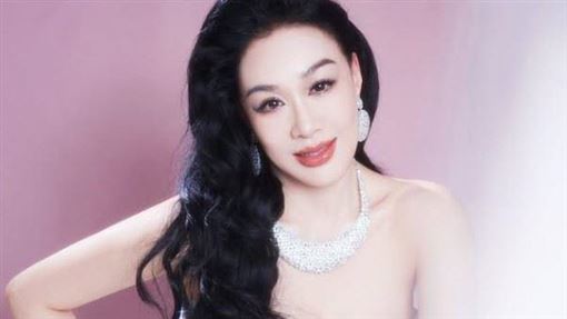 鍾麗緹淚揭！小女兒「弱視千度」險失明