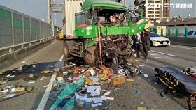 高雄,事故,貨車,距離,曳引車,駕駛座,國道,國道十號,鼎金系統,死亡,車禍,追撞。（圖／翻攝畫面）