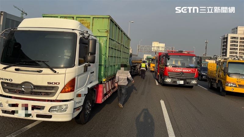 這起事故耗時1個多小時才排除。（圖／翻攝畫面）